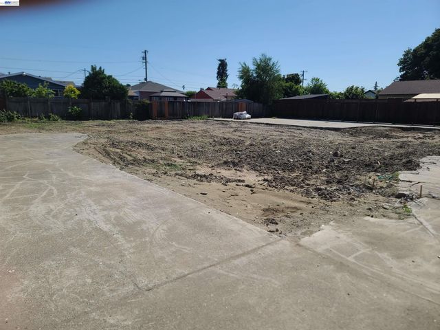 867 E Lewelling Blvd, Ashland, CA 94541