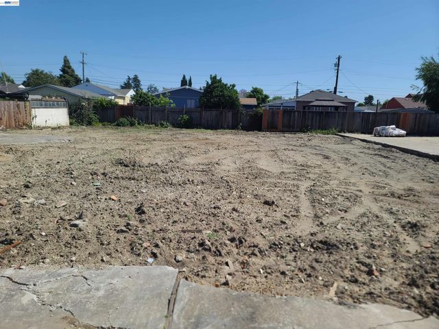 867 E Lewelling Blvd, Ashland, CA 94541