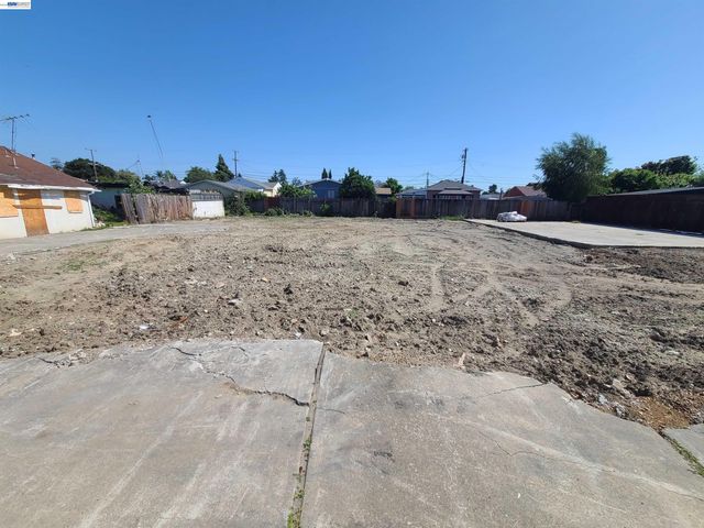 867 E Lewelling Blvd, Ashland, CA 94541