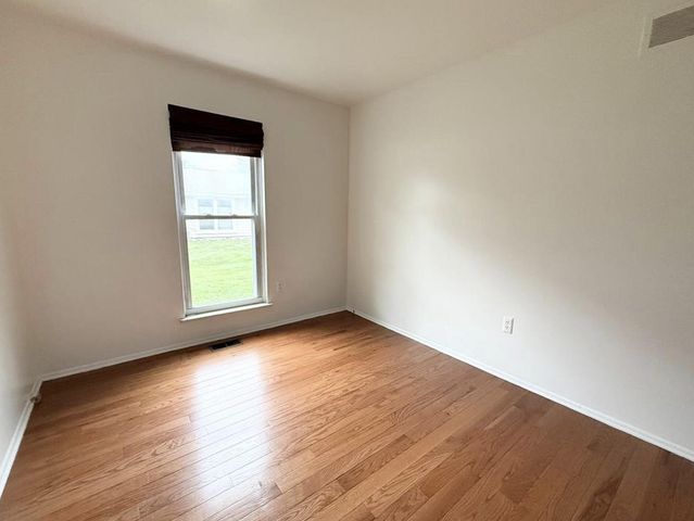 39613 Village Wood Lane, Novi, MI 48375