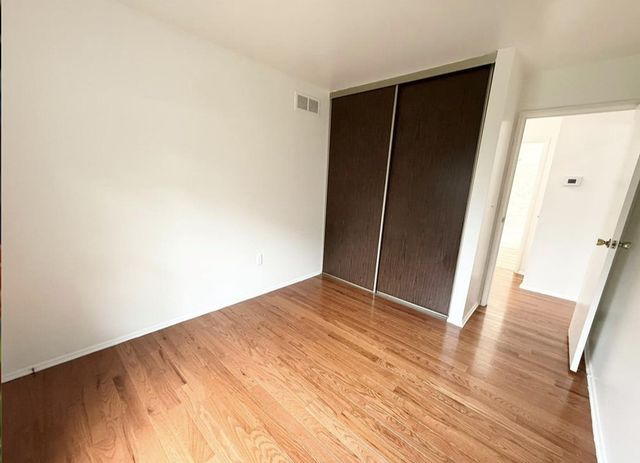 39613 Village Wood Lane, Novi, MI 48375