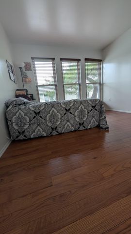 39613 Village Wood Lane, Novi, MI 48375