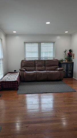 39613 Village Wood Lane, Novi, MI 48375