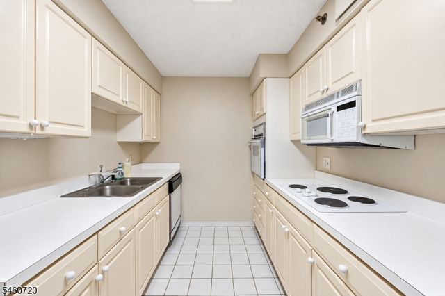 10 SMITH MANOR BLVD 607, West Orange Twp., NJ 07052