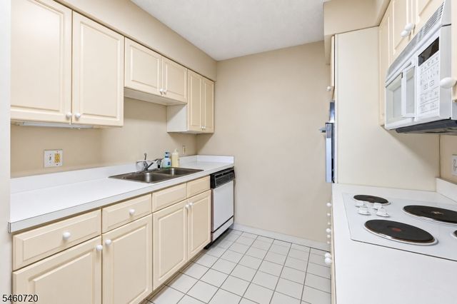 10 SMITH MANOR BLVD 607, West Orange Twp., NJ 07052