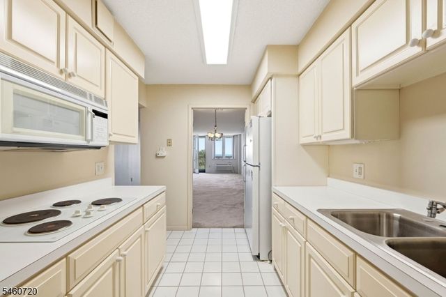 10 SMITH MANOR BLVD 607, West Orange Twp., NJ 07052