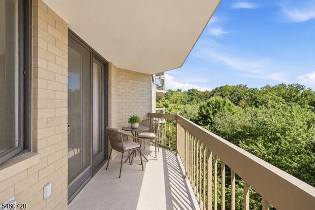 10 SMITH MANOR BLVD 607, West Orange Twp., NJ 07052