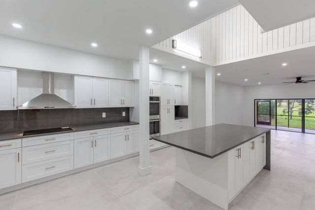 1989 Canterbury Circle, Wellington, FL 33414