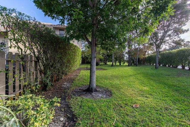 1989 Canterbury Circle, Wellington, FL 33414