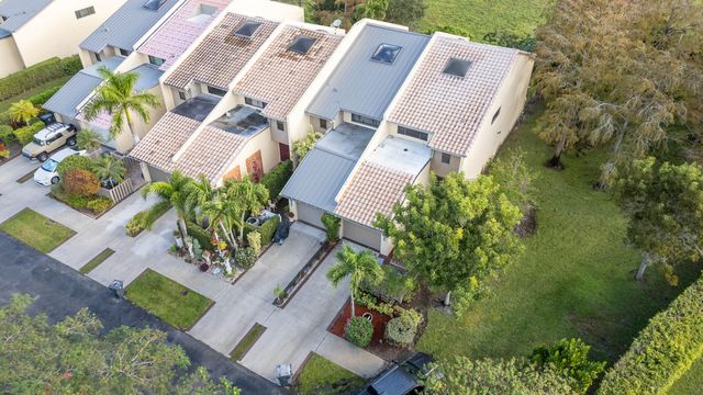 1989 Canterbury Circle, Wellington, FL 33414