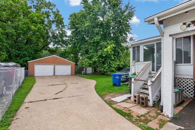 2818 E Grand Avenue, Des Moines, IA 50317
