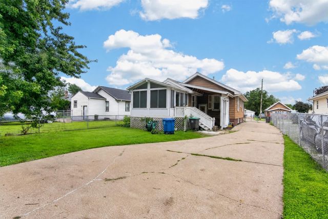 2818 E Grand Avenue, Des Moines, IA 50317