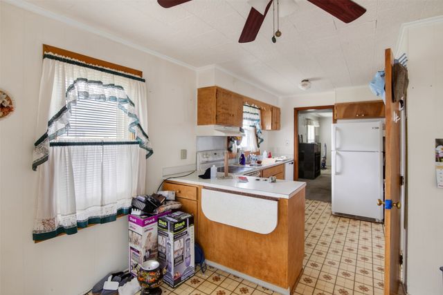 2818 E Grand Avenue, Des Moines, IA 50317