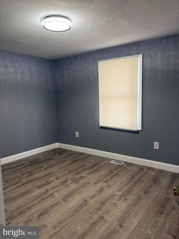 8249 EDEN LN, Pennsauken, NJ 08110