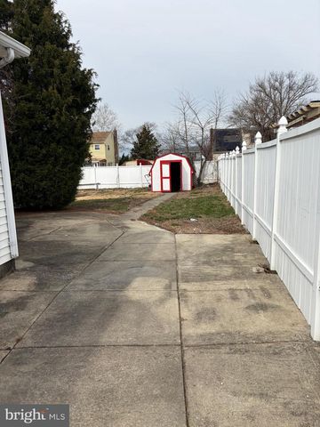 8249 EDEN LN, Pennsauken, NJ 08110