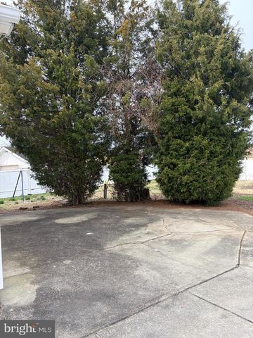 8249 EDEN LN, Pennsauken, NJ 08110