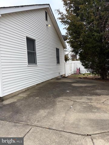 8249 EDEN LN, Pennsauken, NJ 08110