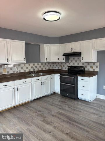 8249 EDEN LN, Pennsauken, NJ 08110