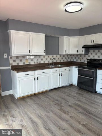 8249 EDEN LN, Pennsauken, NJ 08110