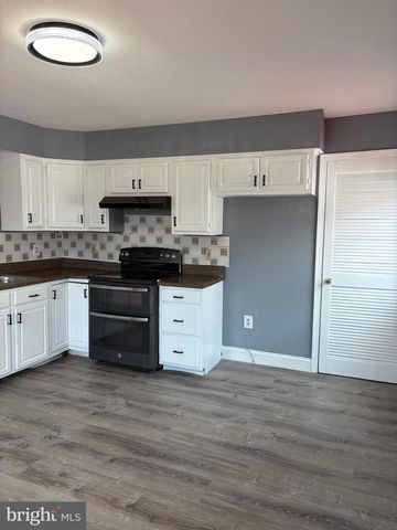 8249 EDEN LN, Pennsauken, NJ 08110