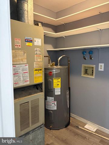 8249 EDEN LN, Pennsauken, NJ 08110