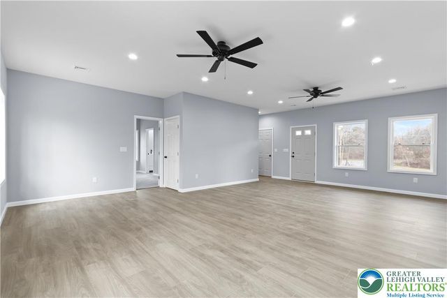 102 Eagle View Run Drive, Tobyhanna Twp, PA 18334