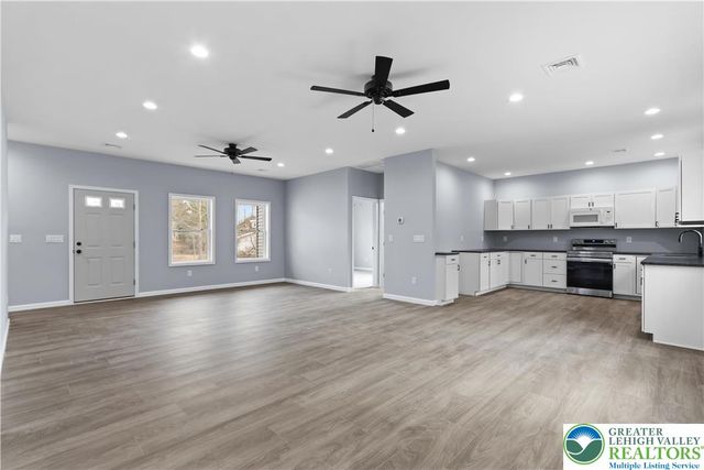 102 Eagle View Run Drive, Tobyhanna Twp, PA 18334