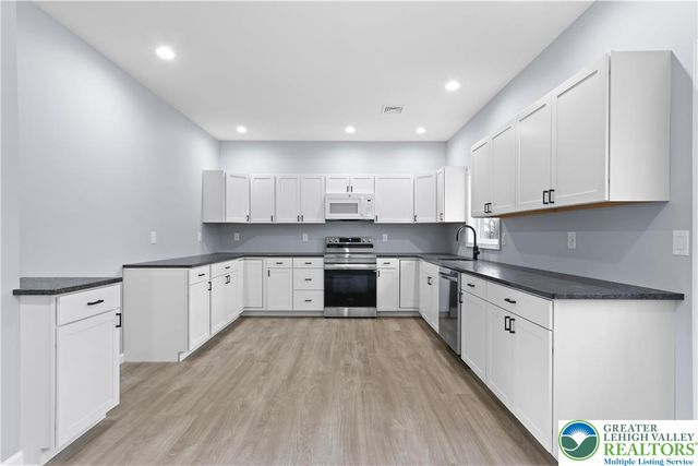 102 Eagle View Run Drive, Tobyhanna Twp, PA 18334