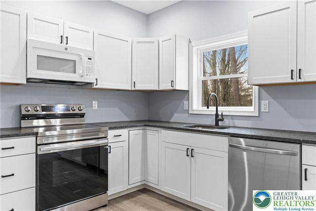 102 Eagle View Run Drive, Tobyhanna Twp, PA 18334