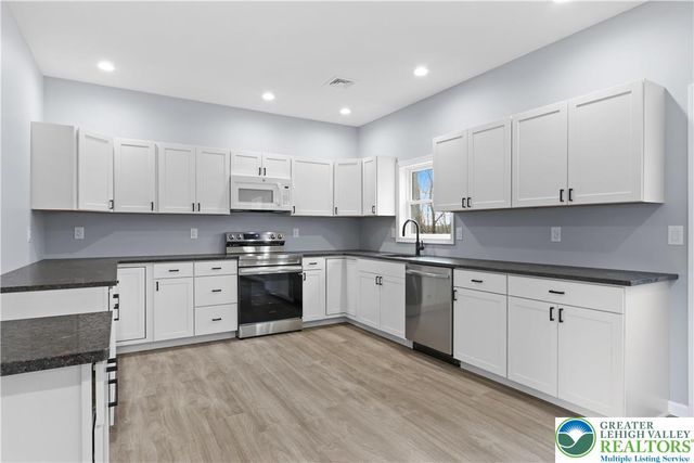 102 Eagle View Run Drive, Tobyhanna Twp, PA 18334