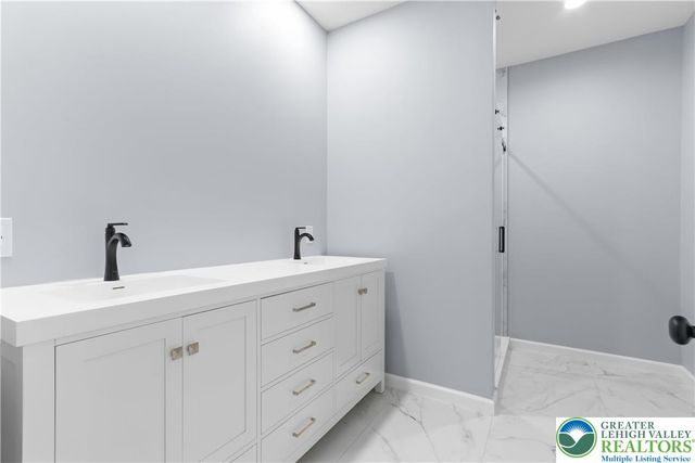 102 Eagle View Run Drive, Tobyhanna Twp, PA 18334