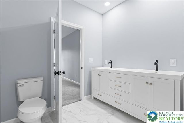 102 Eagle View Run Drive, Tobyhanna Twp, PA 18334