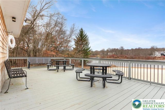 102 Eagle View Run Drive, Tobyhanna Twp, PA 18334