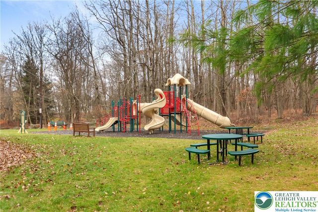 102 Eagle View Run Drive, Tobyhanna Twp, PA 18334