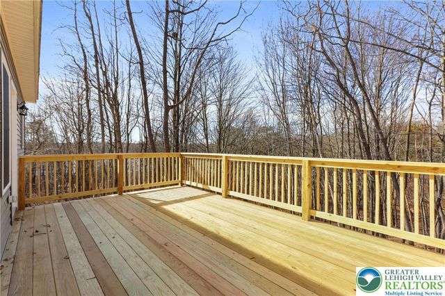 102 Eagle View Run Drive, Tobyhanna Twp, PA 18334