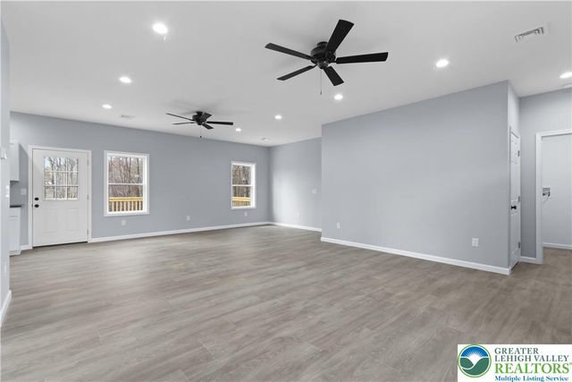 102 Eagle View Run Drive, Tobyhanna Twp, PA 18334