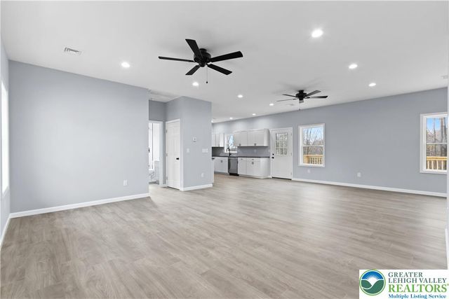 102 Eagle View Run Drive, Tobyhanna Twp, PA 18334