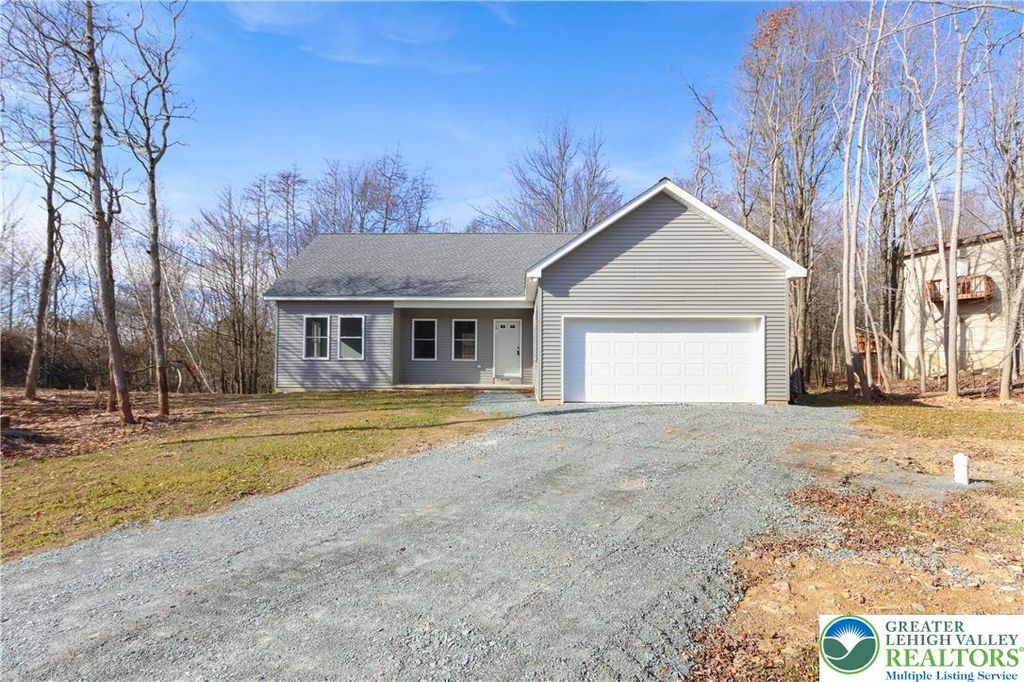 102 Eagle View Run Drive, Tobyhanna Twp, PA 18334