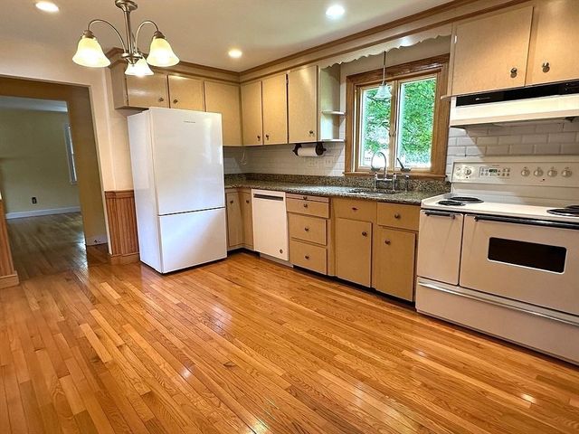 115 Parker Rd, Wellesley, MA 02482