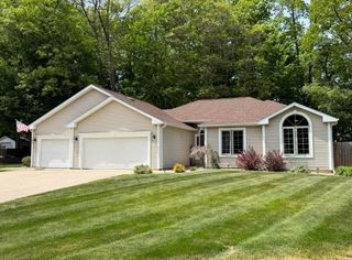 55800 Cedar Lane, Paw Paw Twp, MI 49079