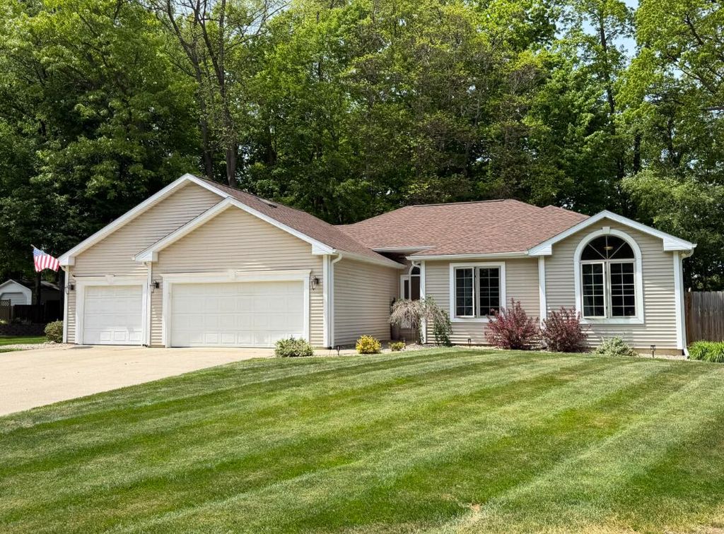 55800 Cedar Lane, Paw Paw Twp, MI 49079