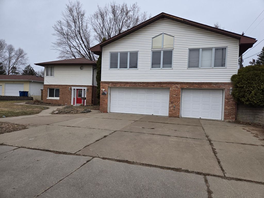 2100 Wentworth Avenue, South Saint Paul, MN 55075 — exterior