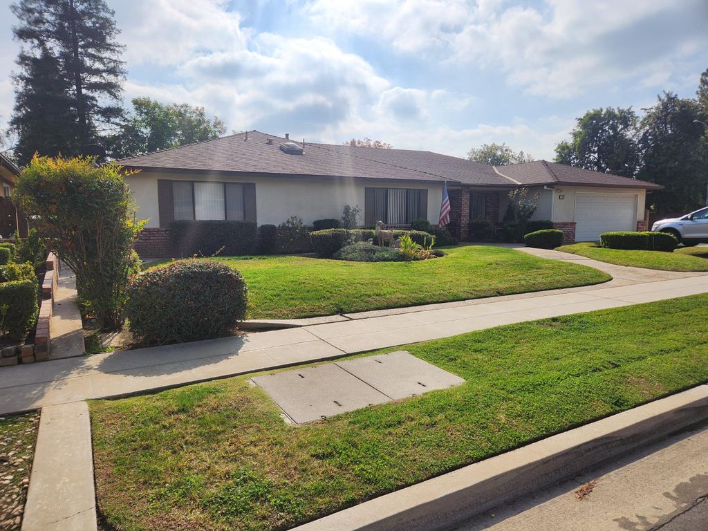 1389 W Warner Avenue, Fresno, CA 93711