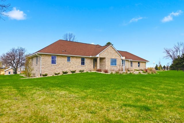 2068 Millersburg Blvd W, Dundas, MN 55019
