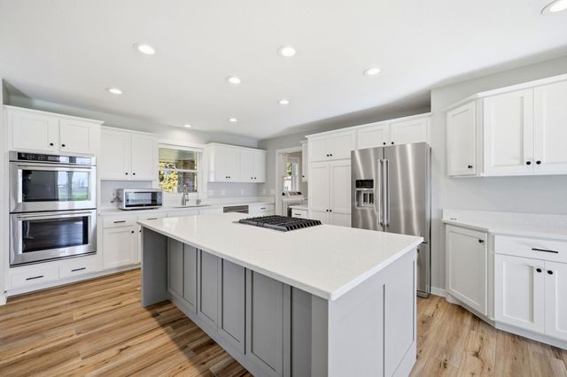 2068 Millersburg Blvd W, Dundas, MN 55019