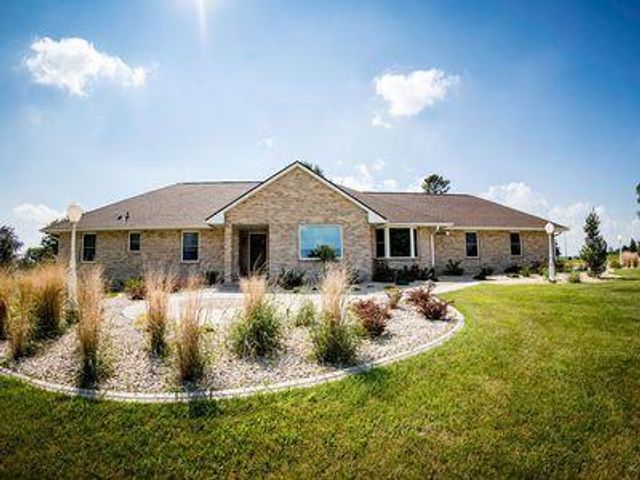 2068 Millersburg Blvd W, Dundas, MN 55019