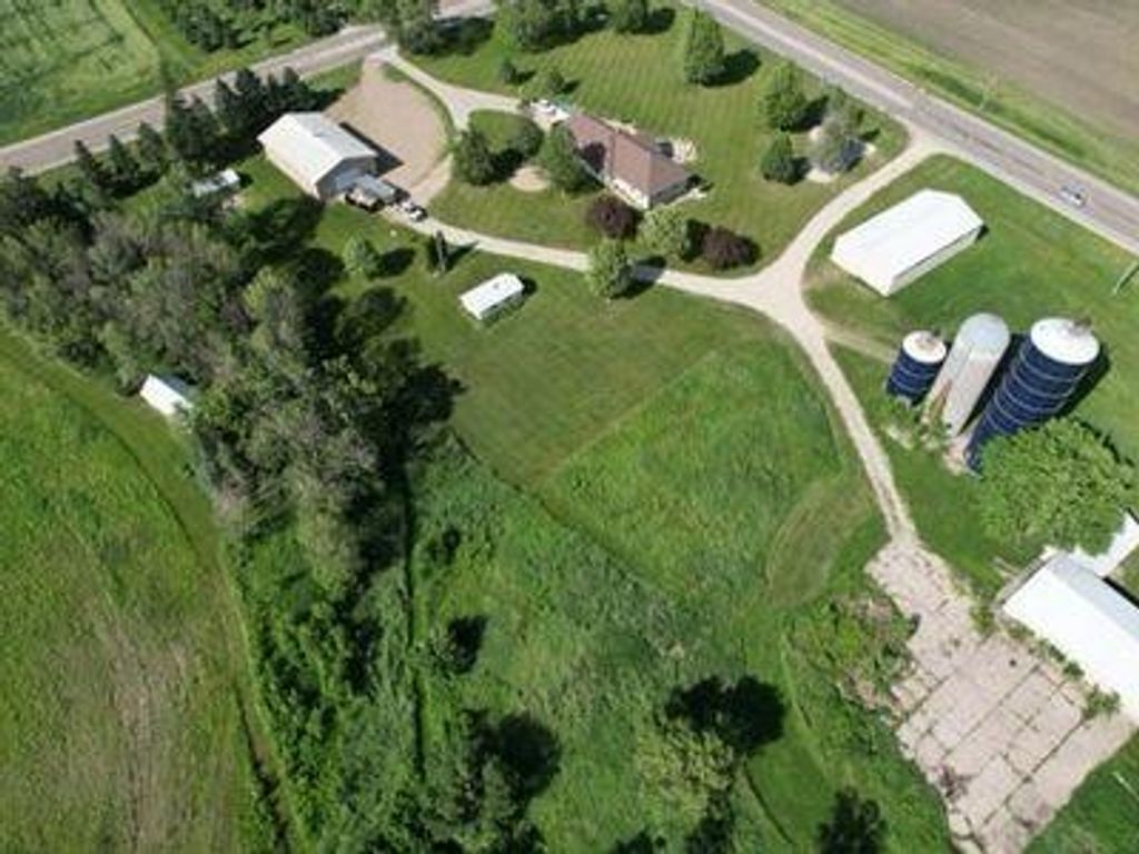 2068 Millersburg Blvd W, Dundas, MN 55019