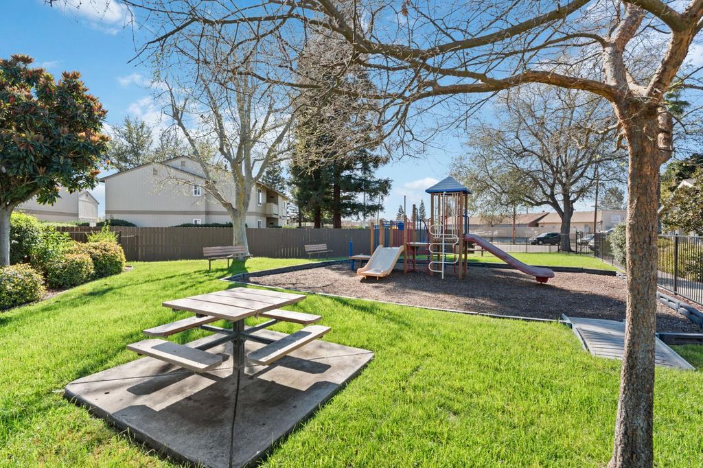 Image 26 of property listing at 3739 W Bullard Avenue # 119, Fresno, CA 93711