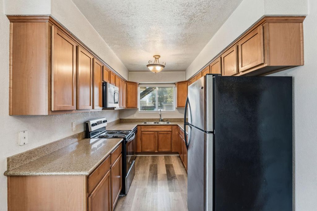 Image 6 of property listing at 3739 W Bullard Avenue # 119, Fresno, CA 93711