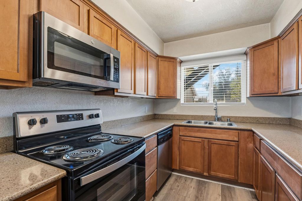 Image 8 of property listing at 3739 W Bullard Avenue # 119, Fresno, CA 93711